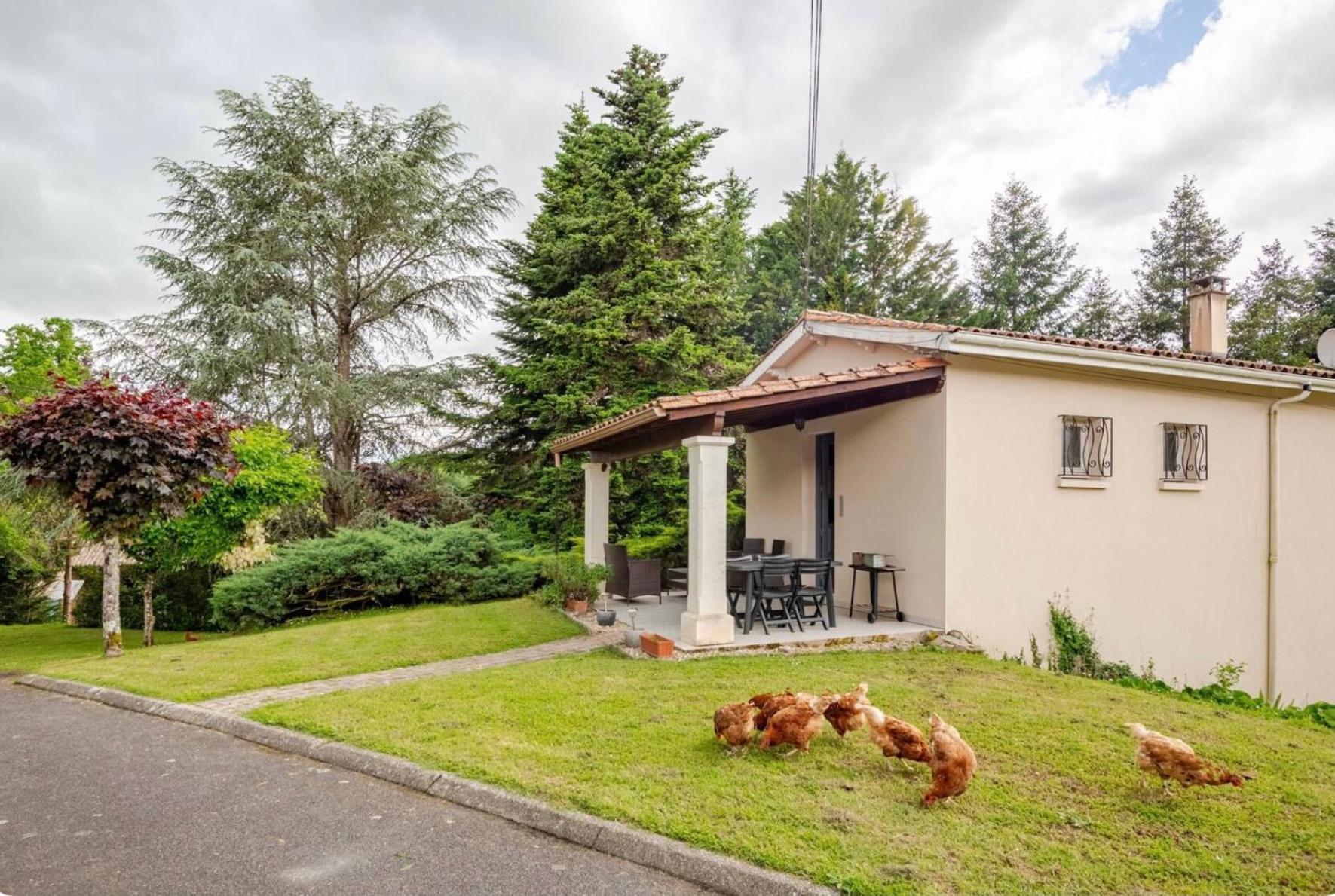 Gites De Le Camus Chevanceaux Exterior photo