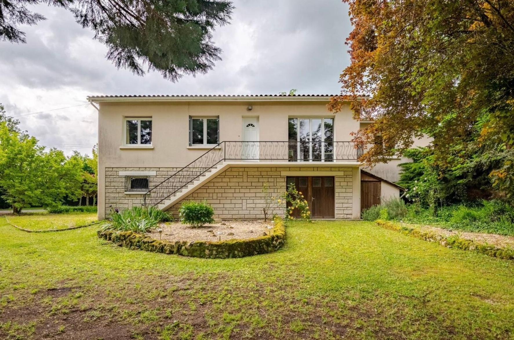 Gites De Le Camus Chevanceaux Exterior photo